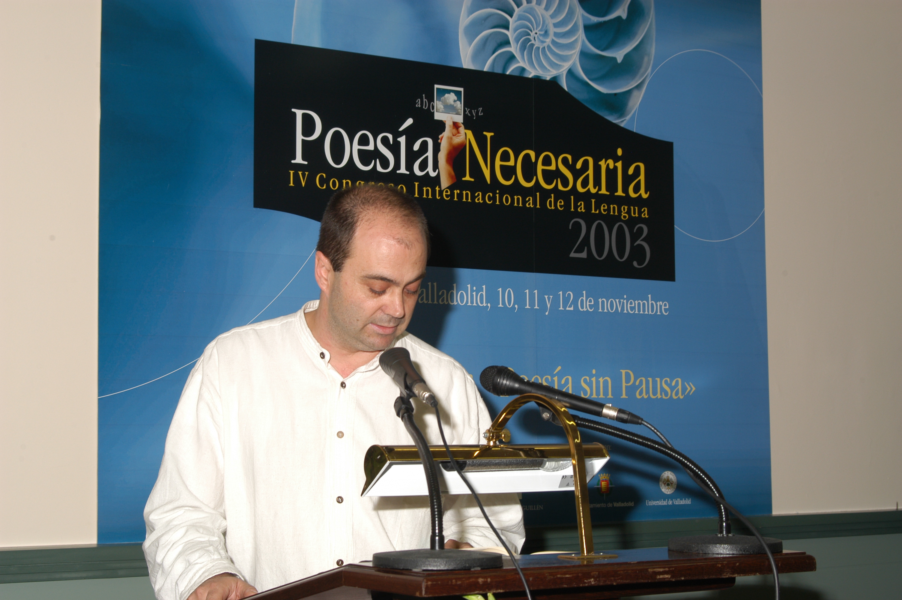 IV Congreso de la Lengua. Poesía Necesaria (2003) Fermín Herrero participando en Poesía sin pausa